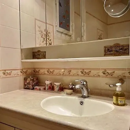 Luxury 3 Bedroom Champs-elysees * Paris