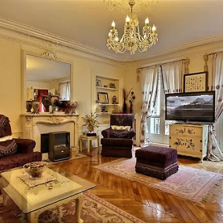Luxury 3 Bedroom Champs-elysees Apartment Paris